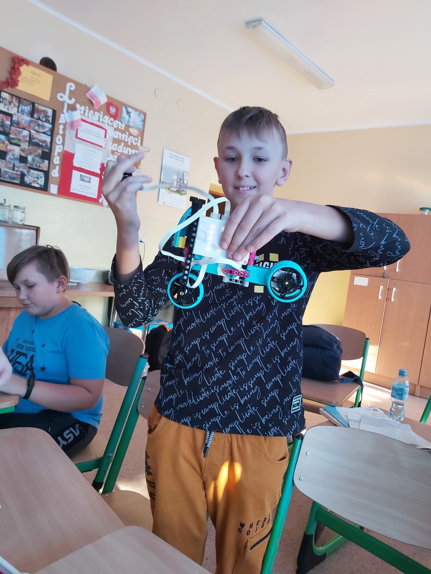 Nasze pierwsze działania ze sprzętem Lego Spike Essential! Nasze pierwsze działania ze sprzętem Lego Spike Essential!
