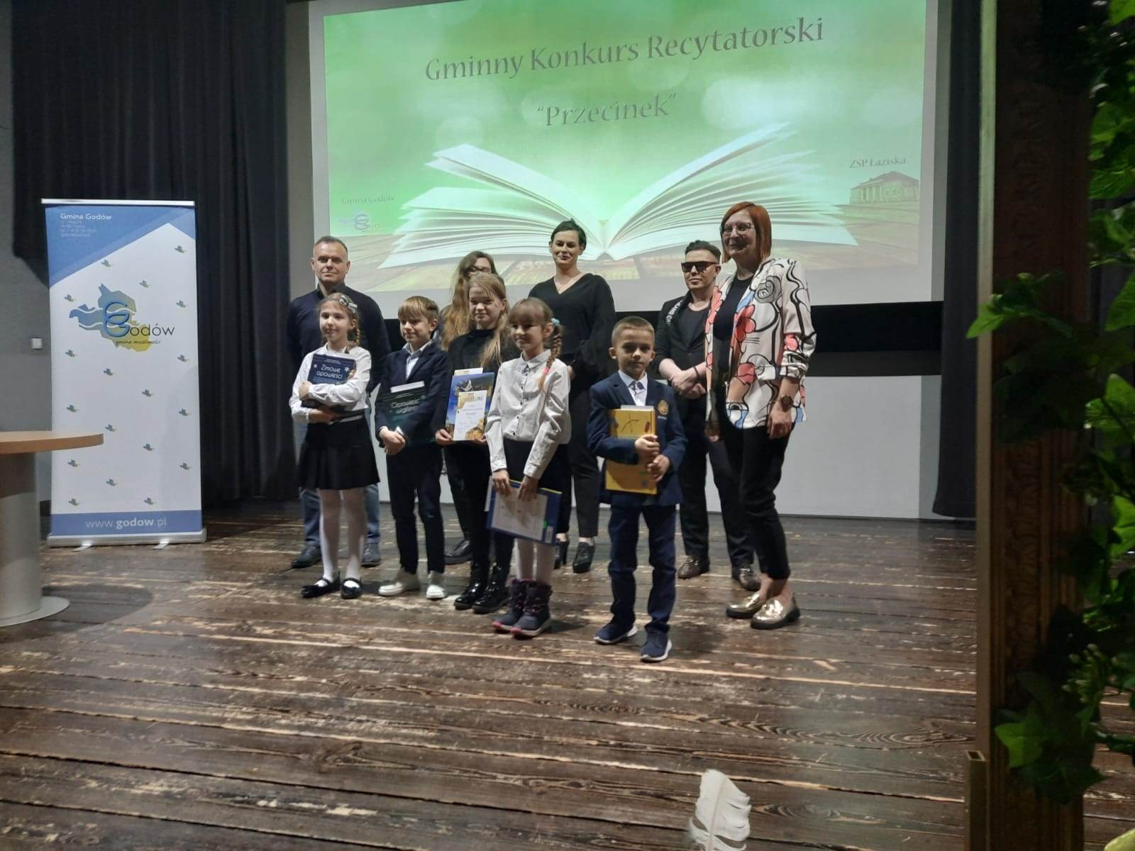 Sukces naszych uczennic w konkursie recytatorskim Sukces naszych uczennic w konkursie recytatorskim